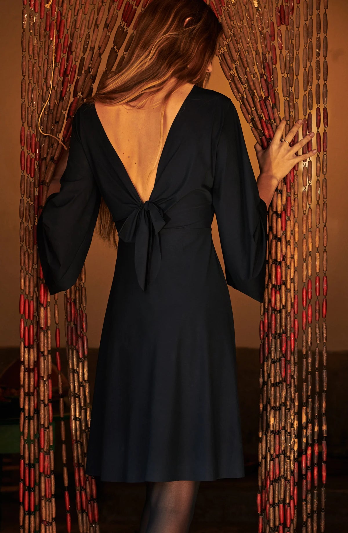 robe courte noire Corey à manches longues