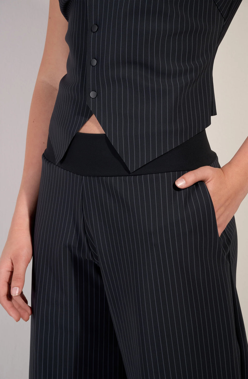 peryne Black wide-leg striped pants