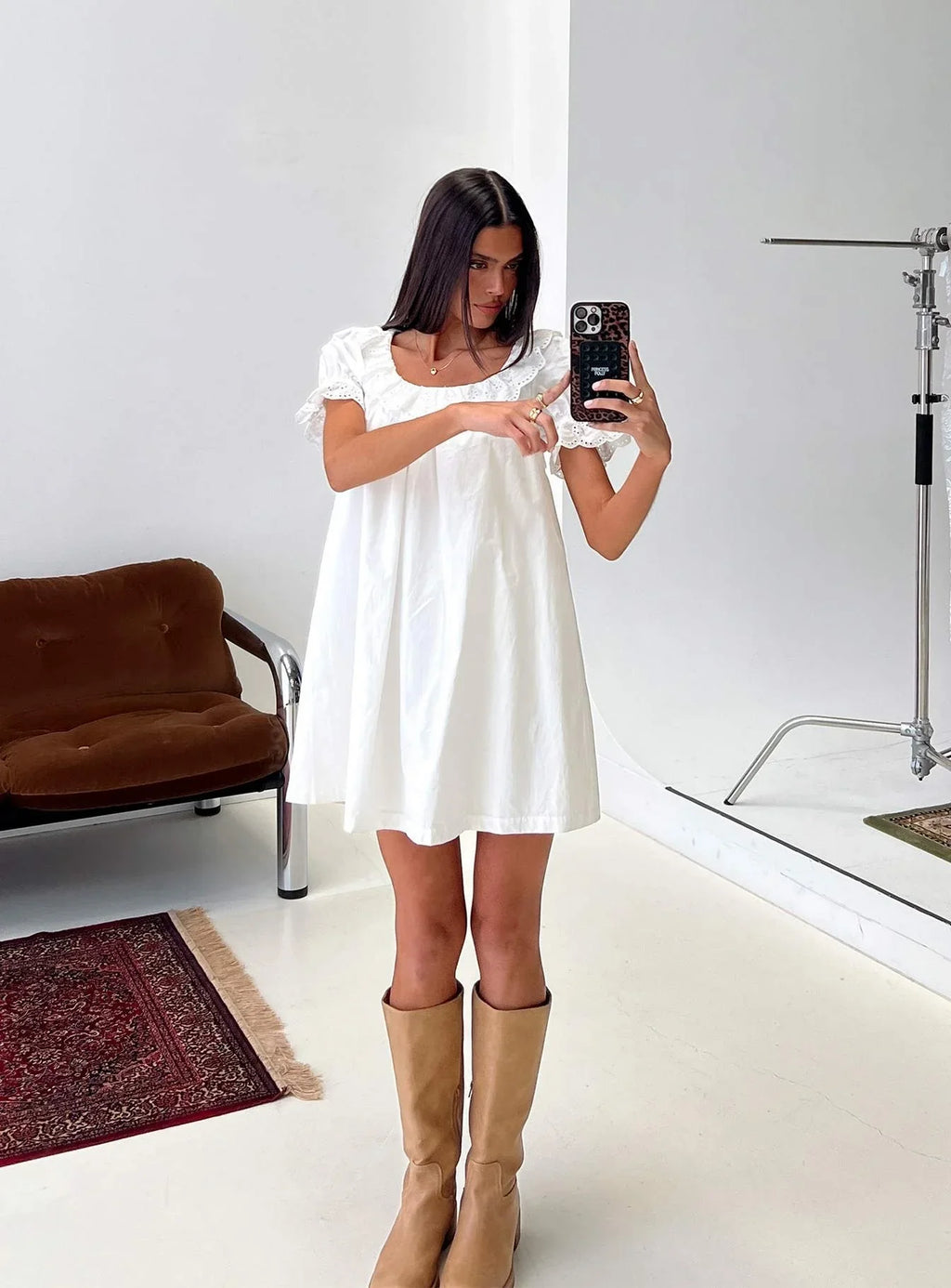 Robe Courte Trinka à Col à Volants Blanche