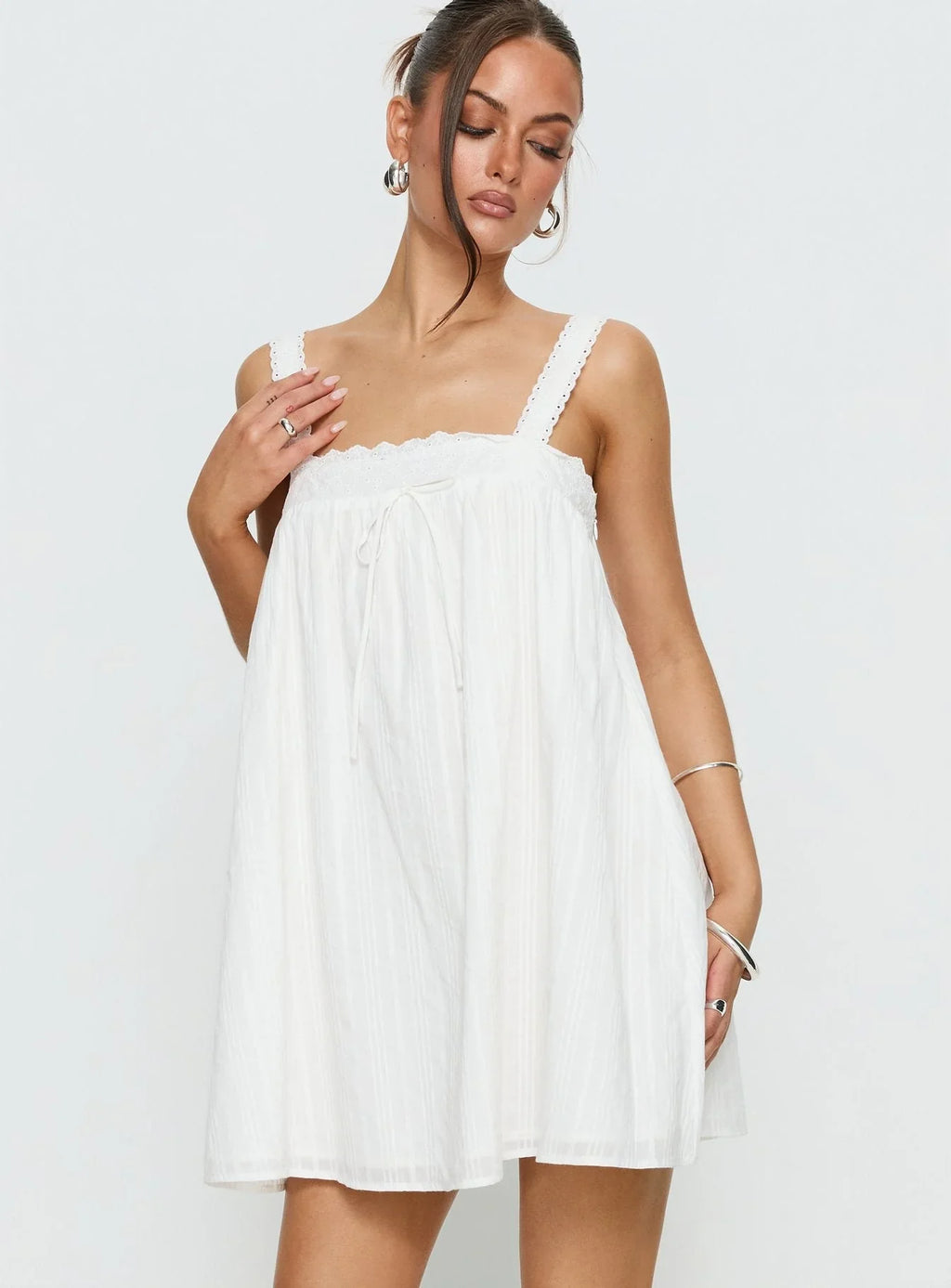 Robe Courte Fluide Blanche Ornée de Dentelle Reason To Stay